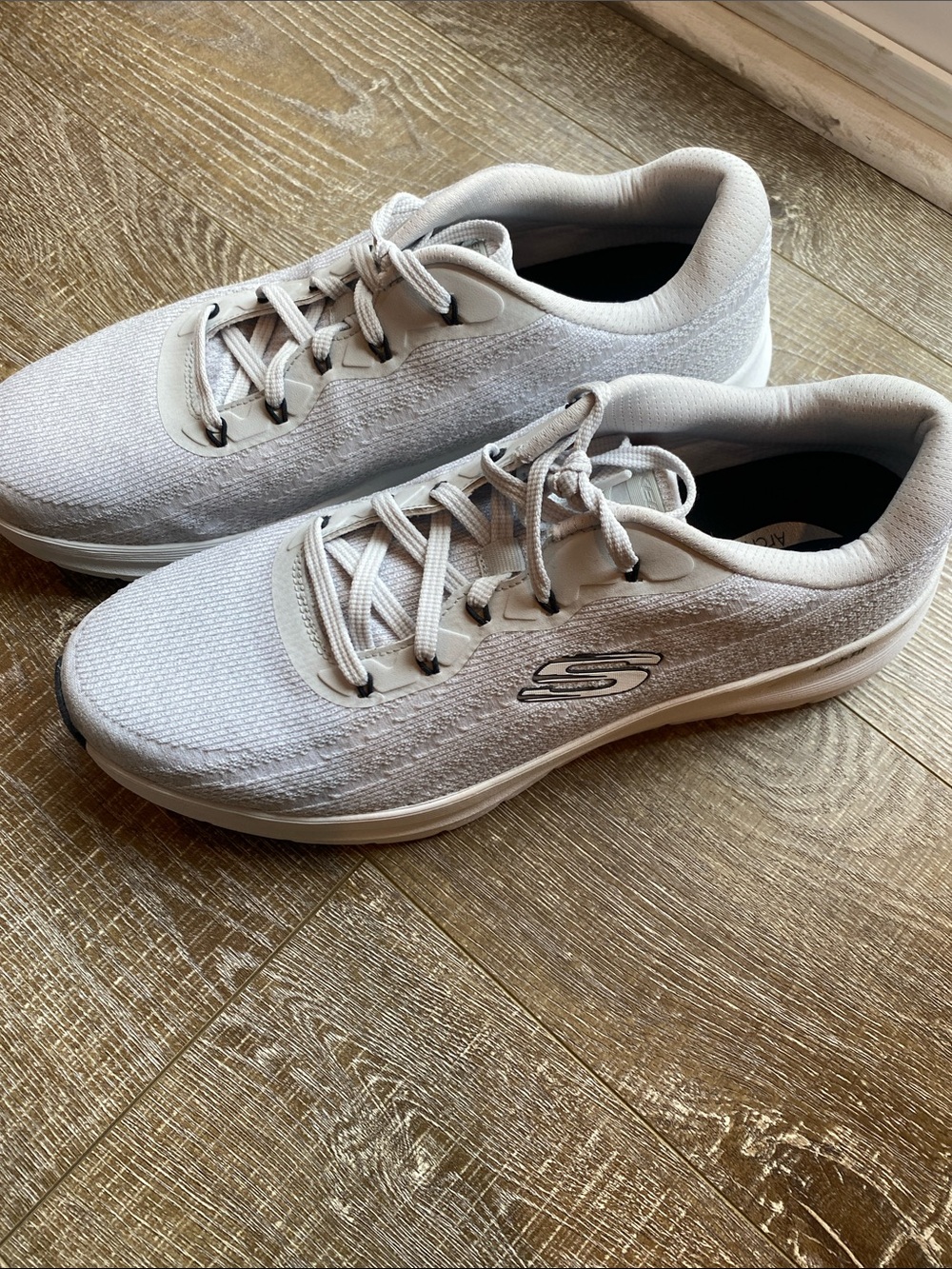 Skechers Men's Light Gray Knit Lace-Up Arch Fit Sneakers